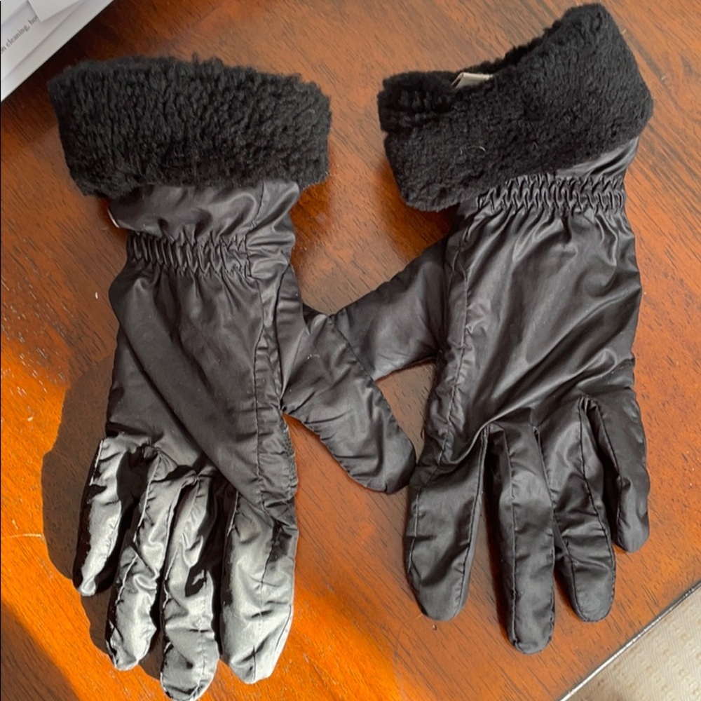Ugg Gloves - image 4